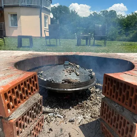 فيلة Emina Koselji